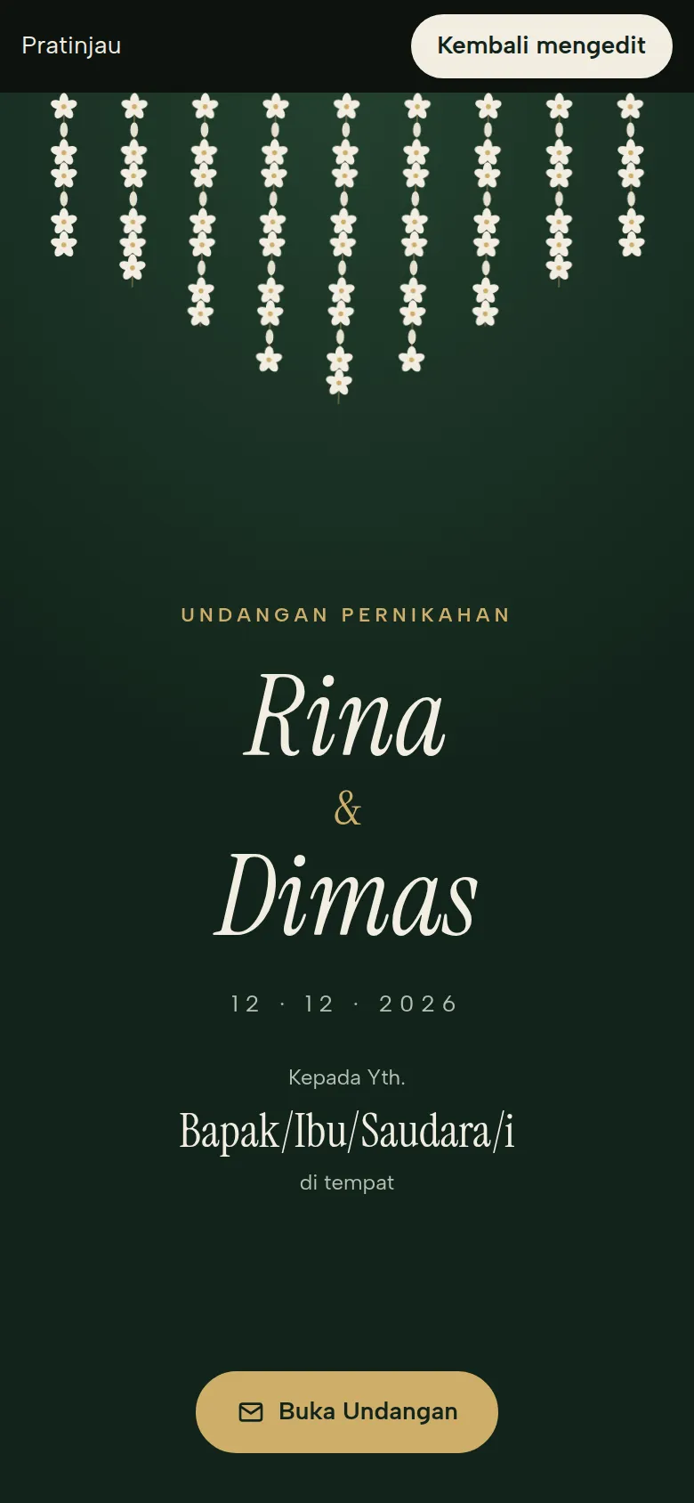 Layar pratinjau: sampul undangan dan tombol Kembali mengedit
